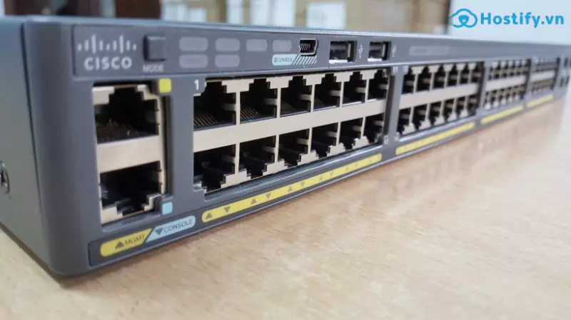 Hub là một thiết bị mạng hỗ trợ việc kết nối nhiều PC, laptop 